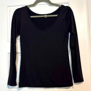 Uniqlo Black Fitted Long Sleeve Heattech V-Neck Shirt